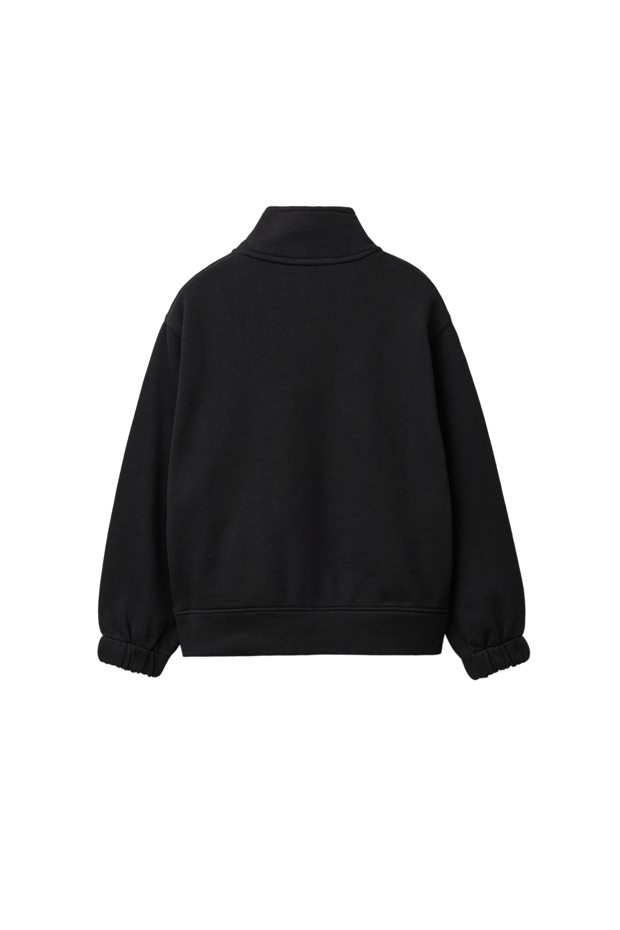 LABEL APPLIQUÉ SWEATSHIRT